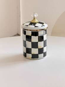 一套包含一个黑色格子茶壶和一个罐子。黑色格子茶壶可用于冲泡咖啡和茶，而带盖的黑色格子罐子则非常适合存放咖啡豆和茶叶。它既可以用作密封容器，也可以作为节日和家庭聚会的桌面装饰品，或作为礼物赠送给亲朋好友。 - 黑色格紋 - 查看 9