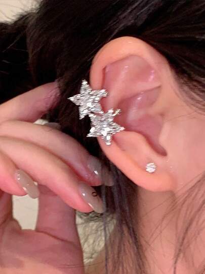 1件 2026新款立方氧化锆星形银色夹式耳环，轻盈奢华时尚，适合女性日常及派对佩戴，左右耳均适用
