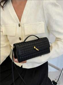 This Women's Vintage Woven Textured Handbag In Angolan Red Features A Retro Flap Design And Large Capacity. It's A Clutch, Tote, Or Shoulder Bag Suitable For Evening Wear, Everyday Occasions, And Parties. Perfect For Pairing With Festive Party Dresses, Evening Gowns, And Sequined Dresses, It's Ideal For Parties, Weddings, Dances, Banquets, And Other Events. - 黑色 - 查看 2