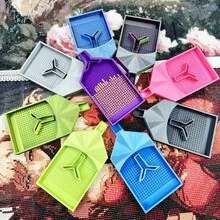 This New Multi-Functional Diamond Painting Tray Features A Y-Shaped Embedded Board, Semi-Open Lid, And Grid Design, Which Allows For Faster And Smoother Placement Of Diamonds, And Effectively Separates The Diamonds.