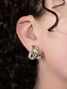 一对精美立方氧化锆耳钉，适合女性佩戴，可用于婚礼、订婚、周年纪念、情人节等场合。 - 1# - 查看 2