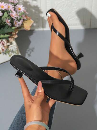 Sandalias de tacón alto tipo chancla para mujer, sandalias de tacón alto y delgado de cuero negro de moda, diseño calado de alta gama y elegante, zapatos de tacón alto personalizados elegantes y versátiles de punta abierta, cómodos zuecos tipo slip-on