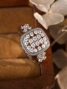 礼盒套装，奢华闪耀的立方氧化锆戒指，高端珠宝，适合女士参加派对和正式场合，采用铜材质，不褪色且低致敏性，适合作为送给爱人或母亲的礼物。 - 銀色 - 查看 4