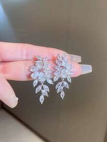 一对奢华水钻叶子造型耳环，时尚优雅，是送给女性的绝佳礼物。 - 銀色 - 查看 2