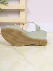 女士纯色厚底轻便凉鞋，一脚蹬设计，奢华时尚，2025夏季新款舒适休闲女鞋，适合旅行、外出和正式场合。 - 橄欖綠 - 查看 10