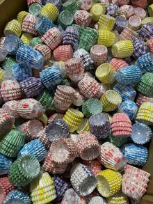 100个/200个/300个/500个/600个/1000个装迷你纸杯蛋糕衬垫,0.98英寸迷你烘焙杯,展开尺寸6厘米,非常适合派对和日常使用,厨房必备工具,派对烘焙必需品 - 彩色 - 查看 8