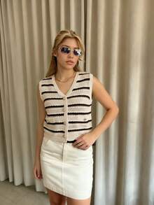 时尚女士V领针织背心，配金色纽扣，条纹常规长度开衫，休闲百搭 - 杏色+黑色 - 查看 4