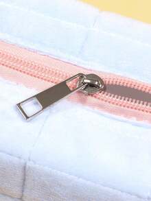 1 Túi chần bông kẻ caro xanh dương, túi bát giác xách tay tiện dụng để đi làm, túi đựng đồ trang điểm số lượng lớn, túi trang điểm có khóa kéo thời trang và giản dị, dung tích lớn, túi đựng đồ dùng du lịch, túi đựng mỹ phẩm cần thiết cho kỳ nghỉ để đựng tai nghe, sạc, son môi, mỹ phẩm, nước hoa, sản phẩm chăm sóc da và làm đẹp, đồ trang trí nhà cửa, dành cho mẹ, y tá, sinh viên, nữ sinh, chìa khóa, quà tặng ngày lễ, túi nhỏ, túi đựng đồ trang điểm, đồ dùng cần thiết khi đi du lịch. - Màu xanh nhạt - Xem 8