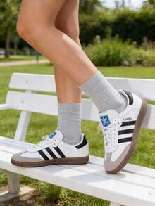 Adidas Originals 女鞋 簡約復古板鞋 SAMBA OG戶外休閒鞋 德訓鞋 低筒三條紋女鞋 滑板鞋 日常通勤鞋 B75806 - 白/黑/淺灰 - 查看 1