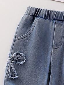 2pcs Baby Girl Fashion Minimalist Bow Print Round Neck Short Sleeve T-Shirt Top And Bow Embroidered Loose Straight Leg Denim Pants Set - White - View 8