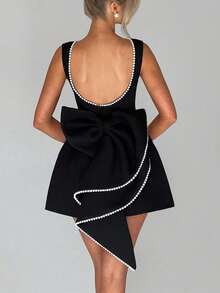 女式短款连衣裙，背面饰有蝴蝶结和珍珠 - 黑色 - 查看 1