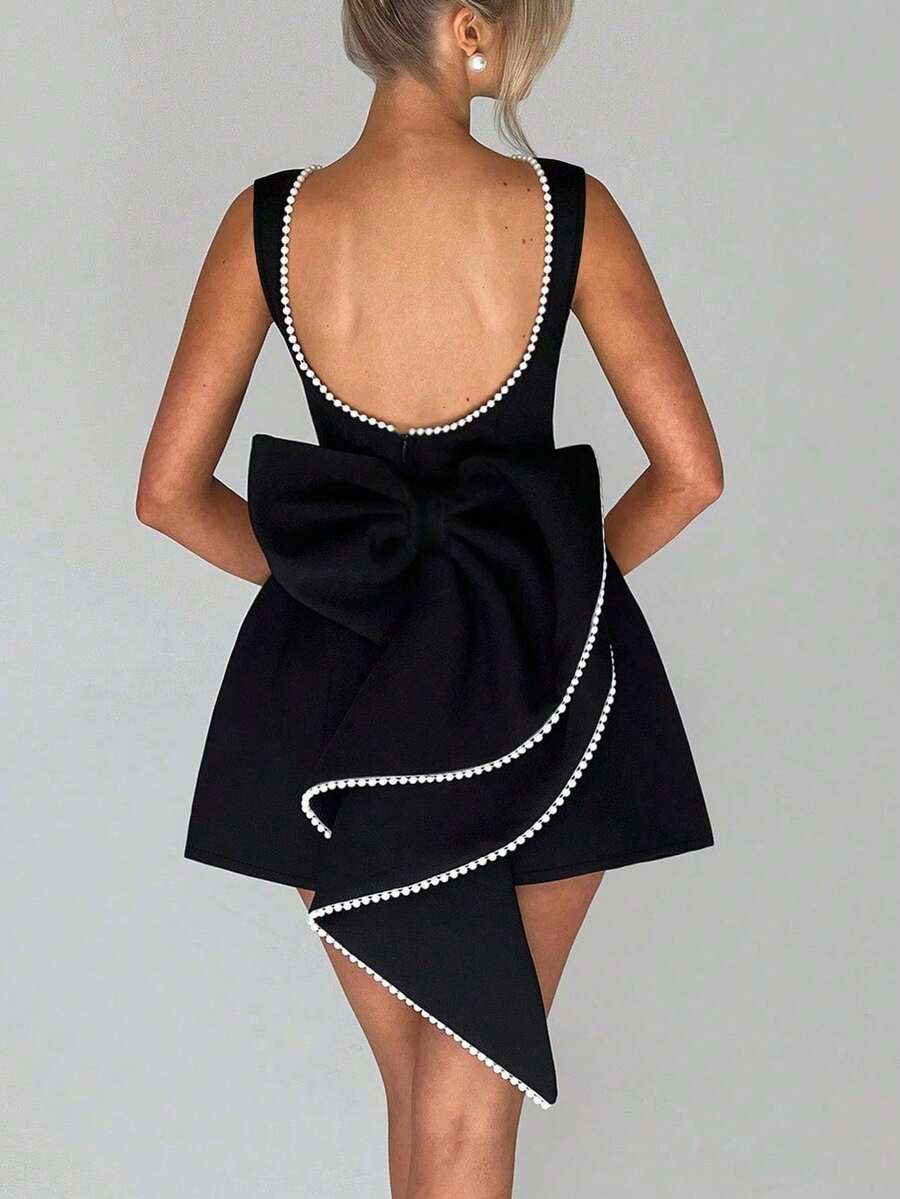 女式短款连衣裙，背面饰有蝴蝶结和珍珠 - 黑色 - 查看 1
