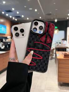 Diseño de símbolo de la paz con líneas rojas y fondo negro. Esta elegante funda es compatible con los modelos  17, 16, 15, 14 Pro Max, 13, 12, 11, XR y XS Plus. Fabricada en silicona TPU y PBT, ofrece protección contra golpes y caídas, además de una sensación superior. Es un regalo ideal para familiares, amigos y seres queridos. - Negro - Ver 1