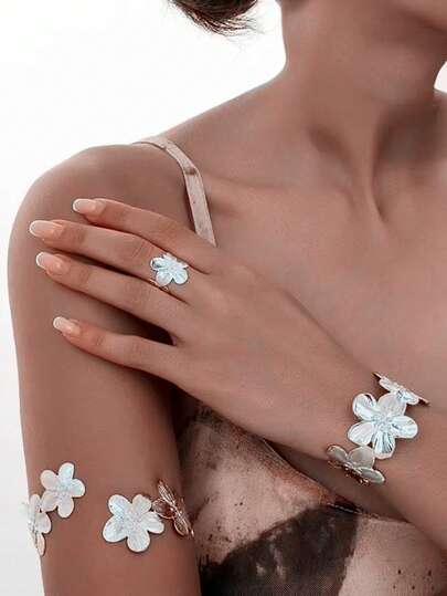 1 ชุด/3ชิ้น กำไลข้อมือปรับได้ รูปกลีบดอกไม้โลหะแฟชั่นมินิมอล + สร้อยข้อมือ + แหวน ชุดเครื่องประดับ, เครื่องประดับหรูหรา เหมาะสำหรับใส่ทุกวันของผู้หญิง, ของขวัญสำหรับวันหยุด