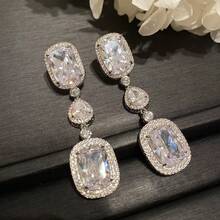 一对流苏糖果设计时尚几何方形和水滴形S925纯银耳环，适合女性日常和派对佩戴