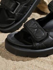 新款女鞋，时尚百搭，舒适厚底，休闲凉鞋，双带增高显瘦防滑，轻便易携，休闲百搭，适合日常穿着和通勤。 - 黑色 - 查看 7