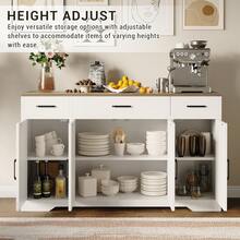 Aparador de Cocina Grande de 55 Pulgadas con 4 Puertas y 3 Cajones, Gabinete de Almacenamiento con Estantes Ajustables, Mesa de Bar para Comedor y Sala - Color blanco y madera - Ver 3
