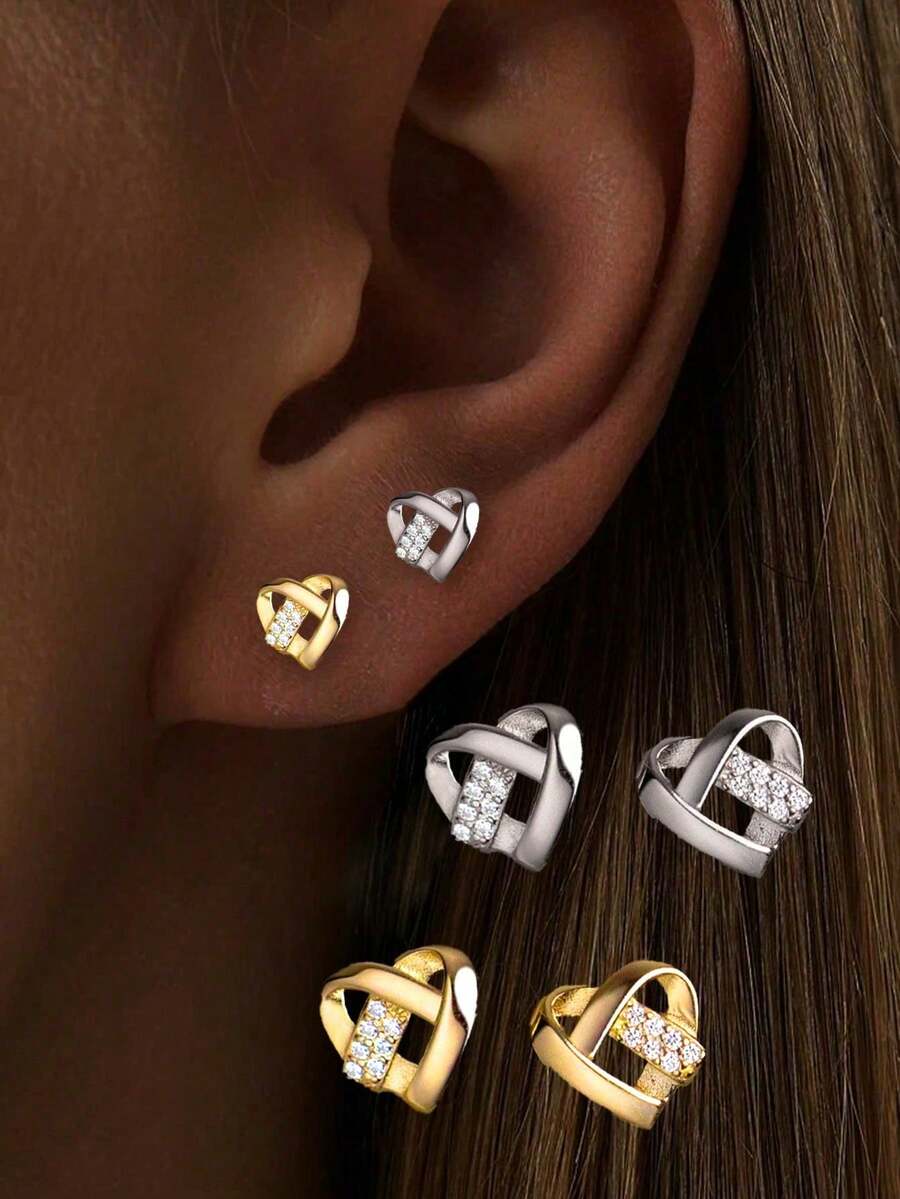 一对S925纯银心形耳环 - 韩式风格，独特设计。适合女性佩戴，日常佩戴的理想之选，也是送给女友、母亲和姐妹的完美礼物。