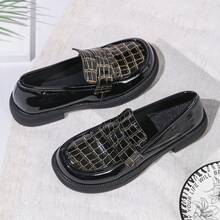 1双彩虹条纹学院风休闲乐福鞋袜，适合商务、通勤、办公室和居家穿着，四季皆宜。 - 黑色 - 查看 7