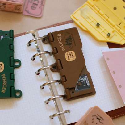 1pc Portable Card Hole Punch, Retro Color Paper/Photo Puncher, Mini 3-Hole Punch, Suitable For M5, A7, A6 Sizes, DIY Loose-Leaf Inserts, Suitable For Office, School, Home Use