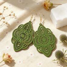 1 Pair Wooden Lace Pattern Carved Pendant Earrings - Green - View 4