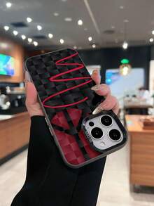 Diseño de símbolo de la paz con líneas rojas y fondo negro. Esta elegante funda es compatible con los modelos  17, 16, 15, 14 Pro Max, 13, 12, 11, XR y XS Plus. Fabricada en silicona TPU y PBT, ofrece protección contra golpes y caídas, además de una sensación superior. Es un regalo ideal para familiares, amigos y seres queridos. - Negro - Ver 4