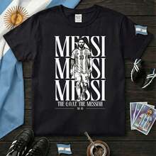 Lionel T-Shirt The Messiah - The GOAT Graphic Tee - Argentina Football Fan Shirt - Retro 90s Typography Style - No - màu đen - Xem 1
