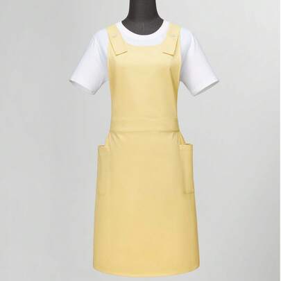 休闲围裙连衣裙，配有可调节肩带，两侧设有口袋，方便收纳物品，适合烹饪、烘焙和园艺活动，浅黄色