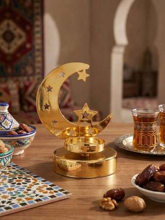 1 st/set ihålig snidad ljusstake med stjärna och halvmåne. Ljusstaken är tillverkad av metall. 'Halvmånen och den femuddiga stjärnan' fungerar som den centrala dekorativa designen, med ett stjärnformat ihåligt mönster, vilket är en typisk stjärn- och månetema stil.