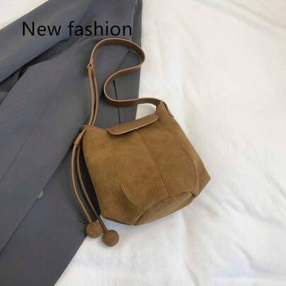 Solid Color Personalized Suede Flap Shoulder Bag, Casual And Versatile Round Ball Hanging Decoration Women's Bucket Shaped Handbag, Suitable For Shopping, Wallets, Shopping, Young Women, College Students, Newcomers, And White-Collar Workers. They Are Very Suitable For Offices, Universities, Work, Business, Commuting, Outdoor Activities, Travel, And Outings