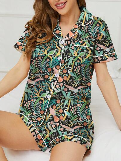 2 件花卉和鸟类印花女士睡衣套装，短袖衬衫，翻领纽扣和宽松松紧腰短裤，适合节日派对、睡衣、休闲户外家居服，撞色饰边设计