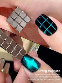 这款最新款猫眼磁铁是一款创意十足的多功能磁性工具。适用于3D猫眼美甲、指甲护理和指甲磁性贴片等用途。 - 彩色 - 查看 3