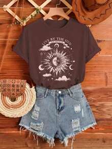 Women's T-Shirt With Live By The Sun Graphic - Rỉ Nâu - Xem 2