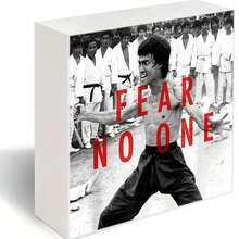 Decorative Wooden Box With Bruce  Dynamic Martial Arts Stance Black & White Photo, White Box Frame, Red 'FEAR NO ONE' Bold Text, White Martial Arts Uniform Observers Background - Stylish Home Office Decor, Gift For Martial Arts Enthusiasts, Strength & Confidence Theme Display Case - trắng - Xem 1