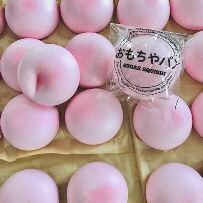 超柔软、保湿草莓蛋糕，含乳酸，慢回弹，舒缓压力，挤压即软，弹性十足，生日礼物/圣诞礼物