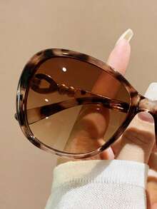 一副男女通用经典豹纹棕色复古时尚太阳镜，适合运动、旅行、音乐节、运动风、驾驶、度假装扮、海滩、郊游、夏季配饰、度假、家庭旅行、高尔夫、徒步旅行、优雅装扮、街头风配饰、派对、户外活动、街头风、钓鱼、假期等场合。 - 白豆花框雙茶片 - 查看 3