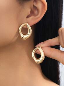 1 Pair Classic Retro Personalized Gold Hollow Metallic Asymmetrical Geometric Round Stud Earrings For Women - Yellow Gold - View 1
