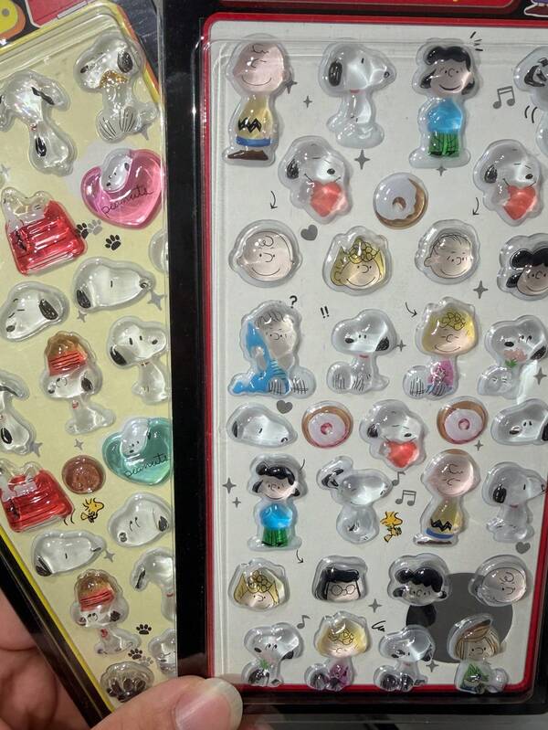 1张动漫卡通贴纸，可爱小猫动物贴纸，可重复使用防水贴纸，DIY手工贴纸，适用于DIY手机壳、DIY笔记本贴纸、DIY工艺品、笔记本电脑、礼品包装、派对装饰，完美的节日礼物，送给粉丝和朋友的礼物（款式随机）