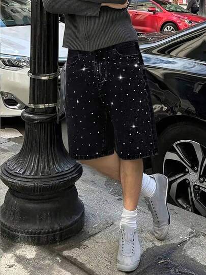 Quần short denim dáng rộng, bạc màu, phong cách vintage dành cho thanh thiếu niên.