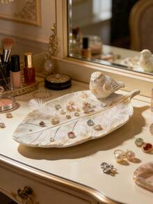 1个树脂叶形首饰托盘，饰有小鸟图案，复古风格叶形小饰品碟，梳妆台装饰收纳托盘，可放置耳环、戒指、化妆品等，是送给家人、朋友、爱人的完美礼物。 - 彩色 - 查看 12