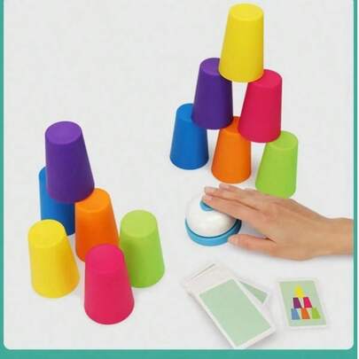 一套叠杯游戏（50张卡片、12个杯子、1个铃铛），桌面游戏，颜色分类及认知训练叠杯游戏，采用耐用材料制成。便携易玩，随时随地都能玩。培养快速思考和反应能力。