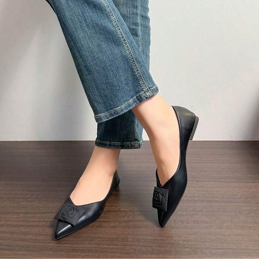 尖头舒适软底时尚3D玫瑰装饰套脚百搭女鞋 - 黑色 - 查看 1