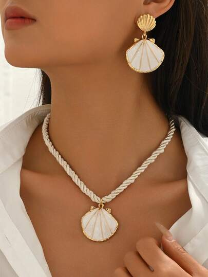 2pcs/Set Minimalist Creative Beach Vacation Ocean Style Metal Shell Pendant Necklace And Earrings Jewelry Set, Versatile For Women, Holiday Party, Gift For Family/Friends