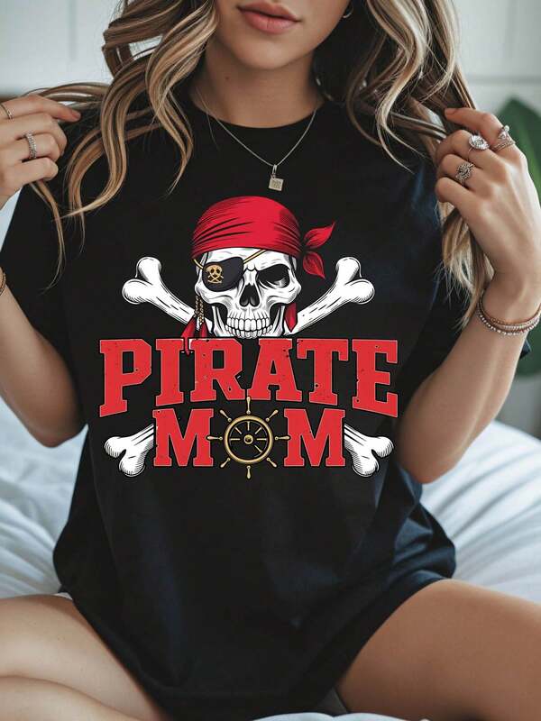 Pirate Mom T-Shirt Women Pirate Skull And Crossbones Design Red Bandana Black Tee Shirt For Mother's Day Halloween Costume Party Gift