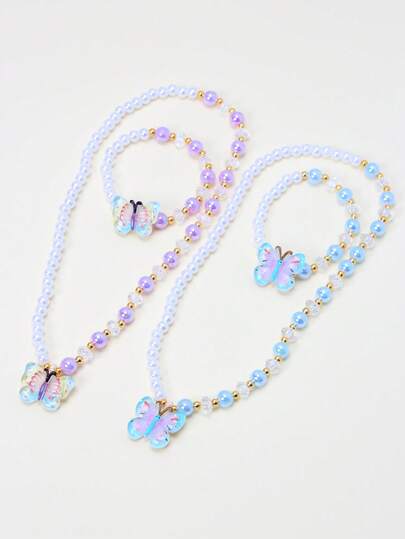 Bộ trang sức 2 món gồm mặt dây chuyền hình bướm dễ thương và vòng tay đính ngọc trai, thích hợp làm quà tặng cho bé gái trong các dịp lễ, đi học, sinh nhật.