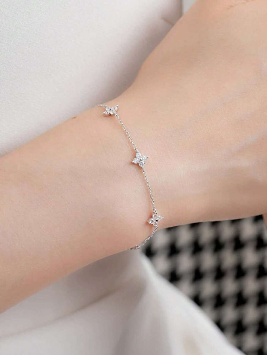 1pc Stainless Steel Rhinestone Clover Chain Bracelet, Fashionable & Elegant Zirconia Clover Chain Bracelet, Luxury Niche High-End Elegant Versatile Accessory Suitable For Girls & Women - Silver - View 1