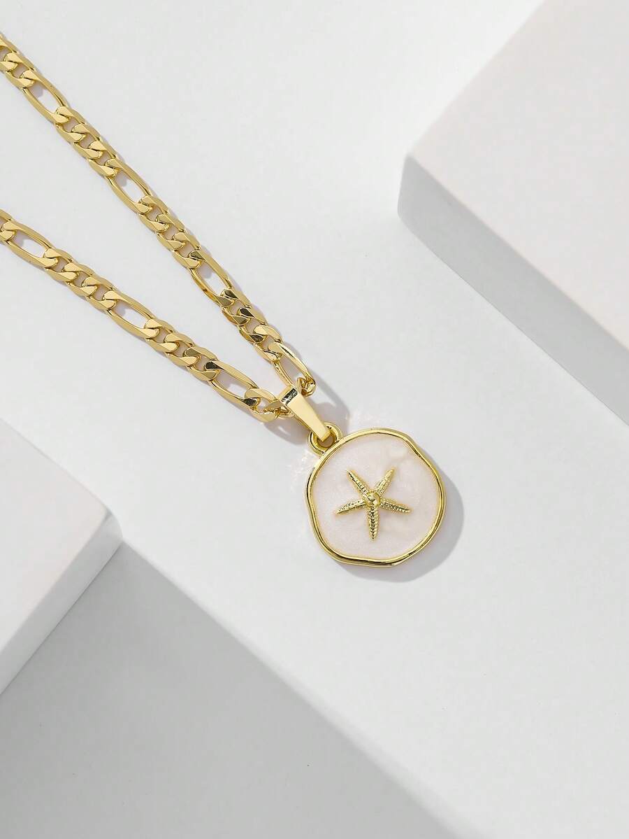 1件经典欧美风格铜镶嵌锆石星形限量版吊坠项链，适合作为圣诞节/感恩节/万圣节/母亲节/情人节礼物送给情侣/朋友/教父母，天主教初领圣体礼，日常及节日佩戴，祈祷。