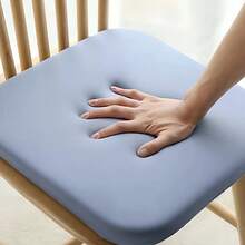 1 đệm ngồi bằng mút hoạt tính - Thiết kế công thái học, phù hợp với ghế xe hơi và ghế văn phòng, vỏ bọc thoáng khí có thể tháo rời và giặt được. - Nhiều màu - Xem 2