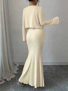 Bộ đồ hai mảnh màu trơn thanh lịch, dáng ôm, vạt đuôi cá và áo khoác ngắn tay dài có nắp trước, kiểu dáng thường ngày, công sở, trẻ trung, sành điệu, phong cách thời trang nữ mới. - mai nhẹ - Xem 2