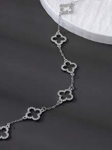 1件银色经典优雅百搭镂空可爱四叶草吊坠项链（女士款） - 銀色 - 查看 4